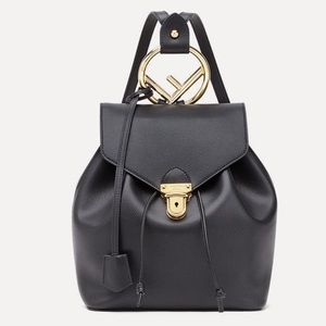 Meet your Posher, Monique